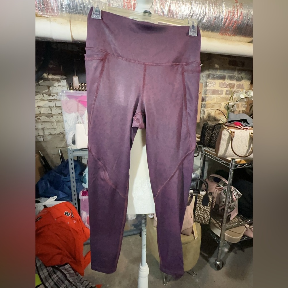 $39 Sendara Extended waistband leggings purple claret print new with tag